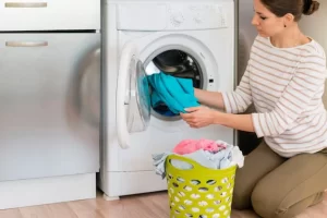 casual-woman-doing-laundry_23-2148387017